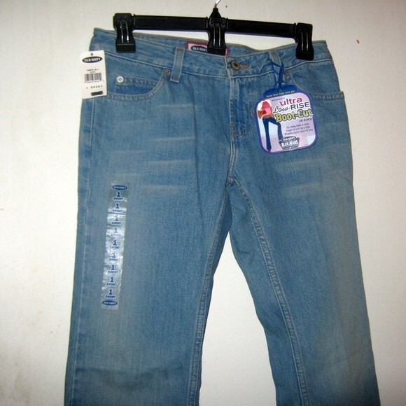 Old Navy Ultra Low Rise Boot Cut Size 1 Short Jeans - Picture 5 of 5